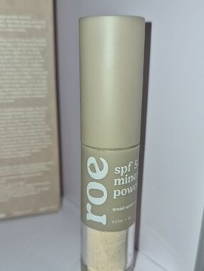 roe SPF 50 Mineral Powder in Beige